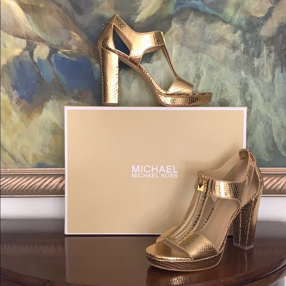 Michael Kors NWOT comes in original box Never worn